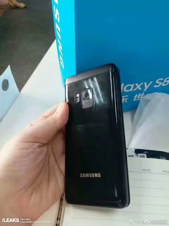 Samsung W2018 flip phone live images leaked 6 Samsung W2018 leaked back
