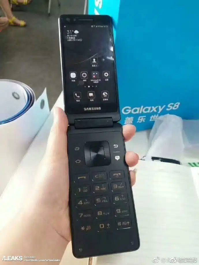 Samsung W2018 flip phone live images leaked 2 Samsung W2018 leaked flip