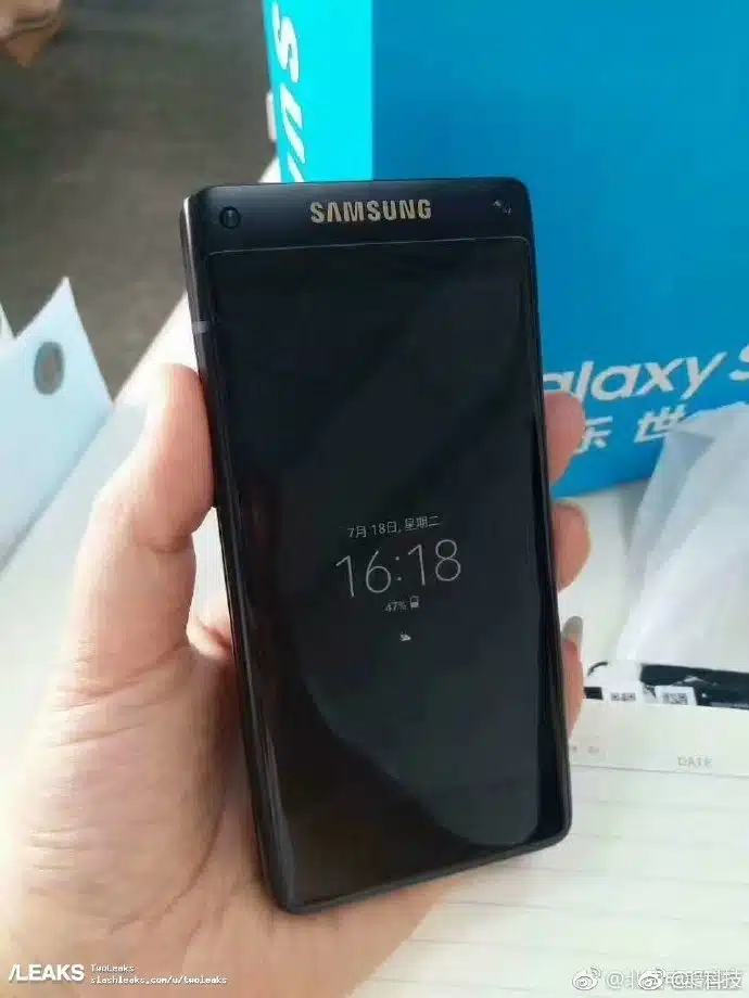 Samsung W2018 flip phone live images leaked 1 Samsung W2018 leaked